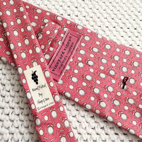 Vineyard Vines Martha's Handpicked Shep Ian Salmon Pink Tee Time Clocks Golf Tie - Picture 5 of 8